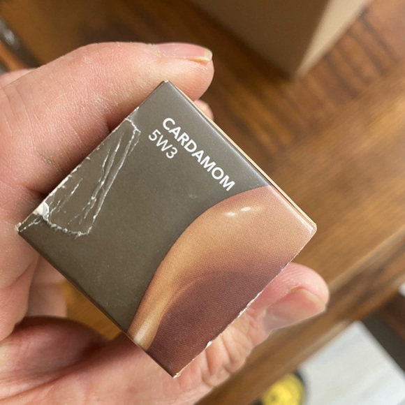 BECCA Cosmetics Ultimate Coverage 24 Hr Foundation CARDAMOM - Picture 2 of 6